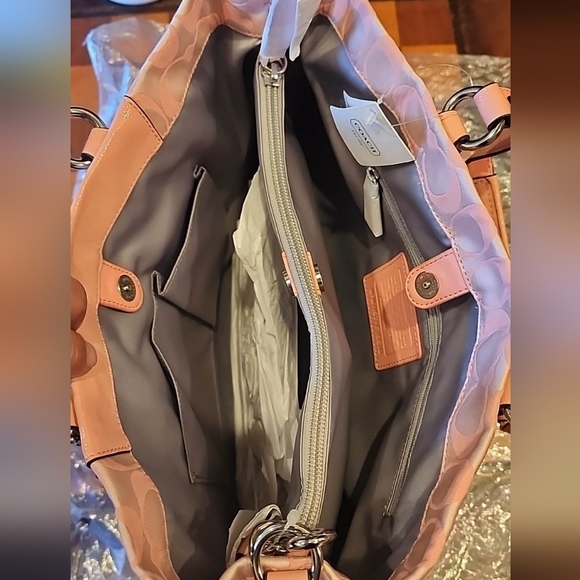 SOLD TO AUNT YV Coach Pink Signiture Ashley Bag + Wallet & checkbook 🔥 - Picture 3 of 10